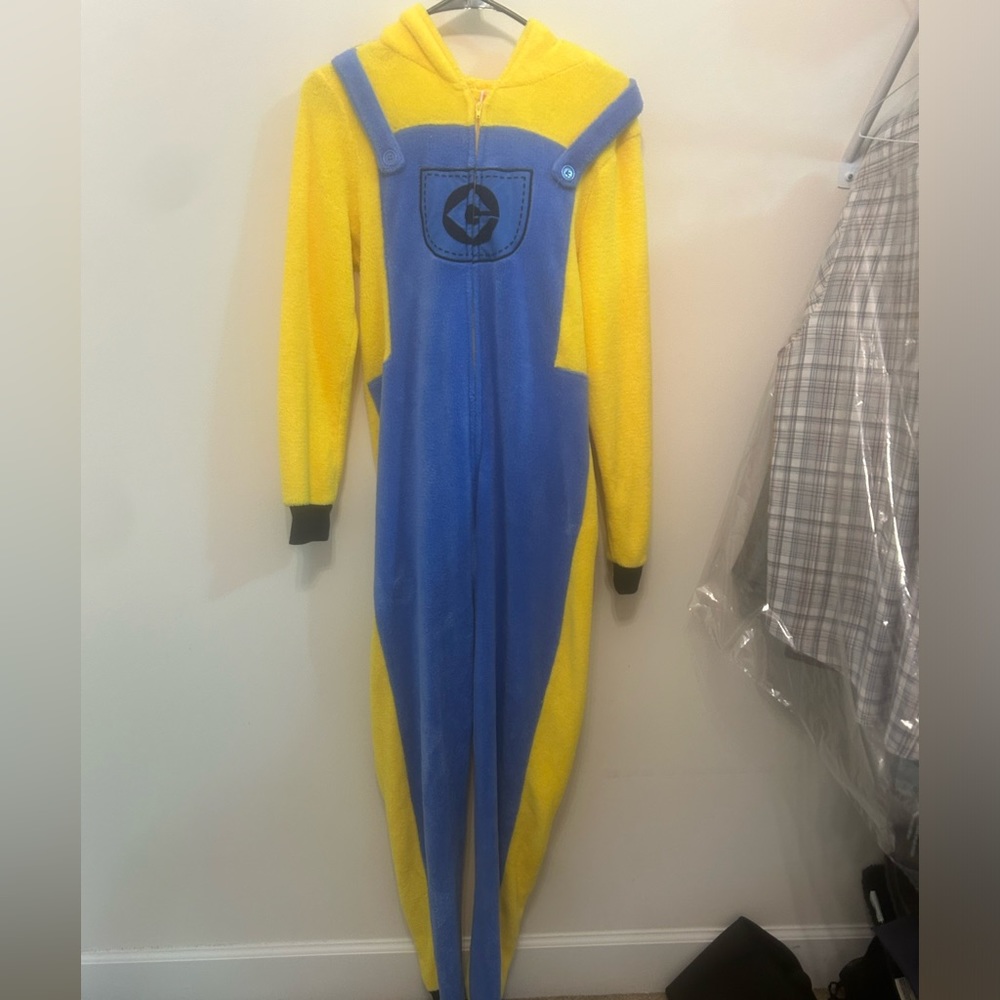 adult minion onesie. hooded. soft, size small. unisex lightly worn